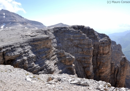 Stratified dolomitic limestones of the “Dolomia Principale” Formation (Upper Triassic) near Forcella Pordoi (Gruppo del Sella/Sellagruppe)